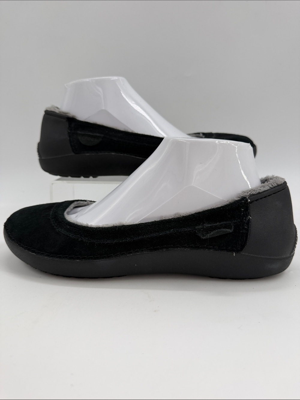 Crocs Berryessa Black Suede Gray Fur-Lined Ballet Flat Women's Size 8.0